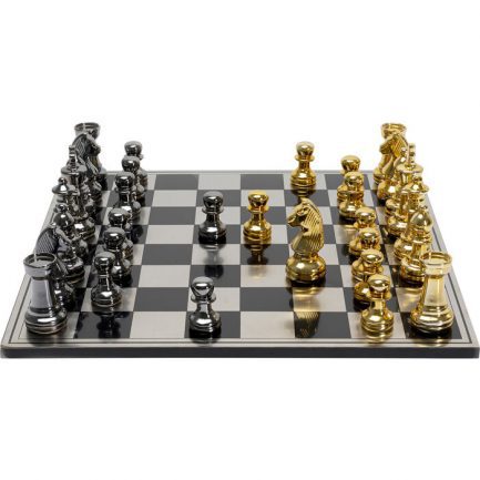 Sublime objet décoratif Chess en forme de plateau de jeu d'échec avec des pions doré et noir de la marque Kare Design