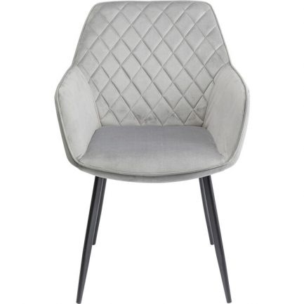 Magnifique chaise tendance look velours Kayla avec accoudoirs de couleur gris et piètement noir