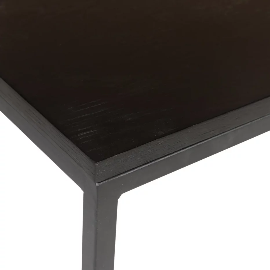 Zoom sur le plateau en bois du bout de canapé tendance et moderne chêne métal noir Pia de la marque Zago