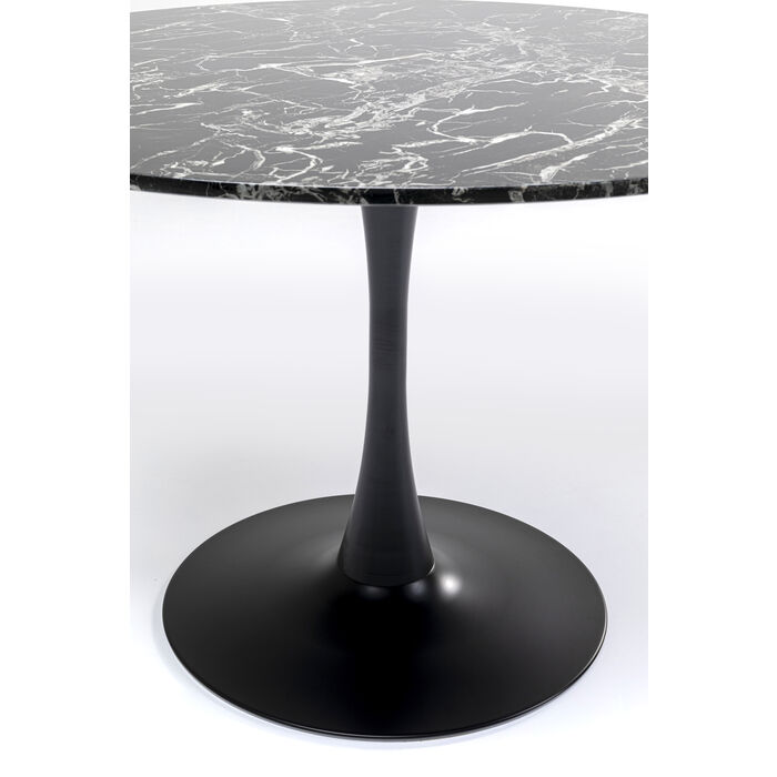 Zoom sur le pied de la table ronde moderne et tendance en marbre blanc Veneto de la marque Kare Design