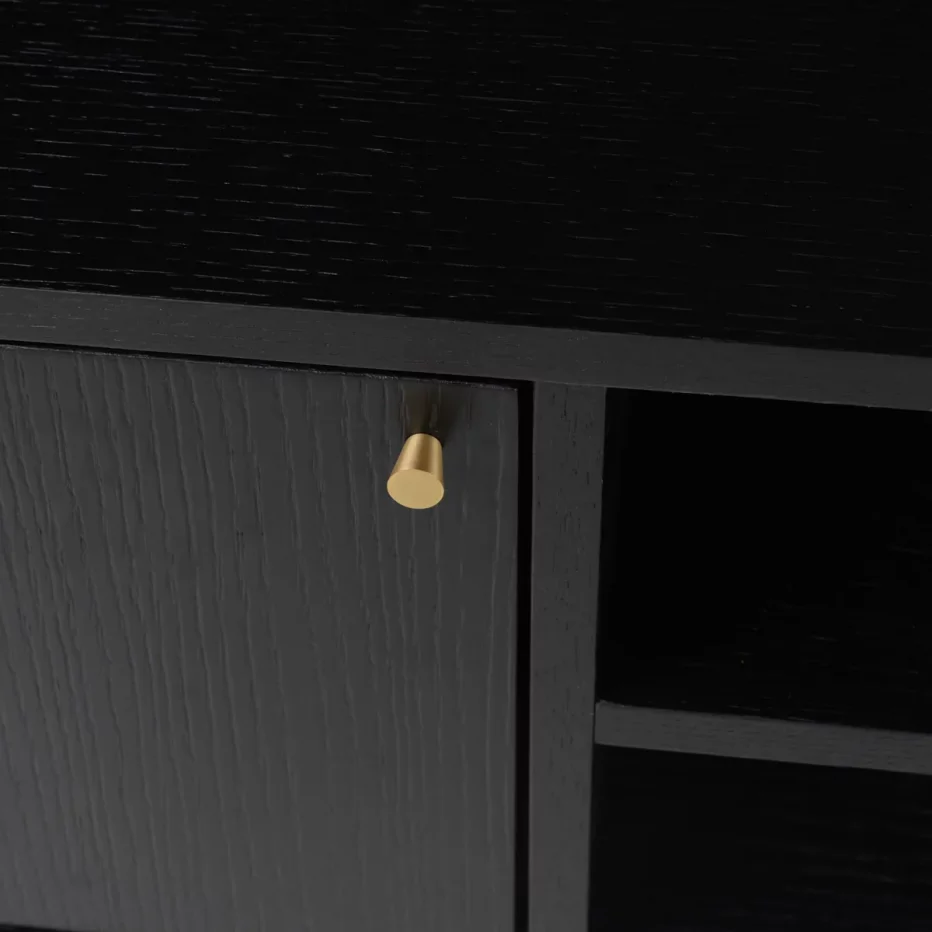 Zoom sur le bois du meuble TV tendance et moderne 160 cm plaqué chêne noir et pieds métal Verona