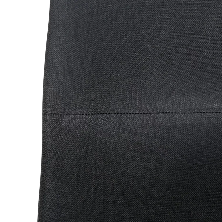 Zoom sur le tissus de la magnifique chaise tendance et élégance en tissus gris Carl de la marque Zago