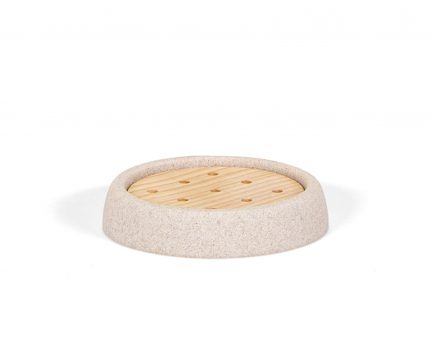 Superbe porte-savon en grès et bois beige ultra tendance de la marque Andrea vendu par Noosa Home